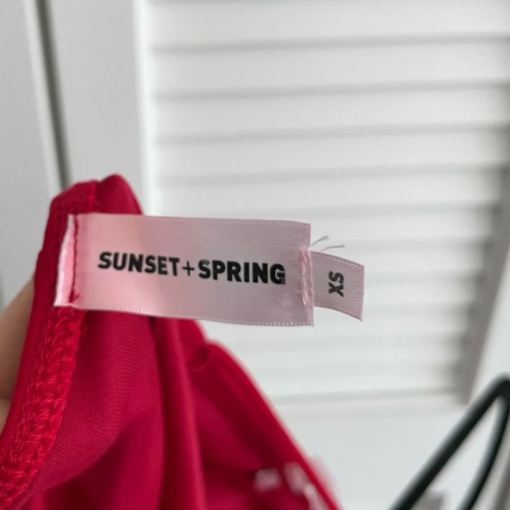 Sunset & Spring Ruffle-Hem Body-Con Dress - Picture 4 of 4